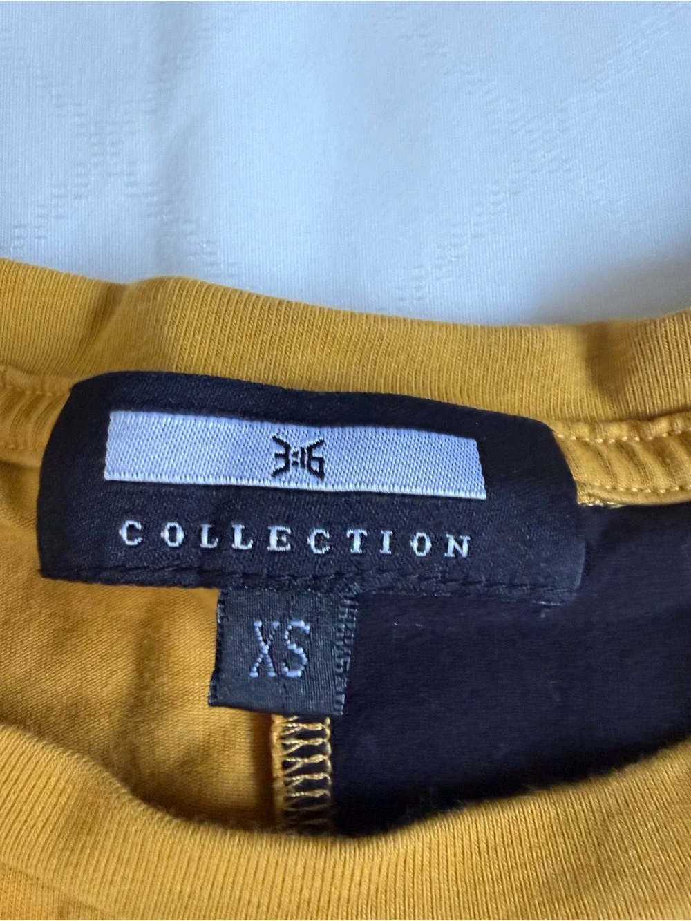 SALVATION Vertical Block Swoop Black & Yellow Short Sleeve Tee XS. T110
